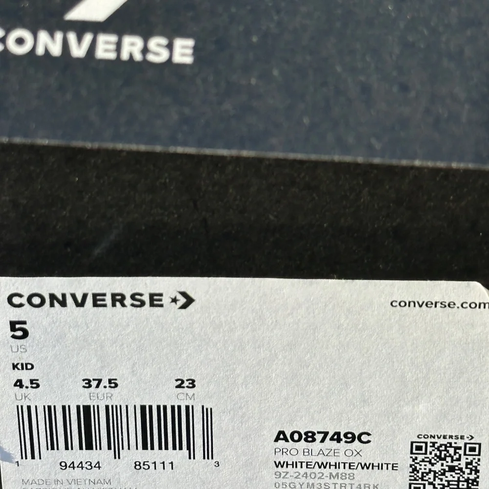 NEW Converse Youth All White Pro Blaze Low Top Casual Shoe - Youth Size 5Y